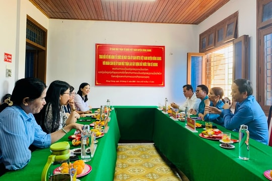 The Lao Front for National Development of Sekong visits Dong Giang.