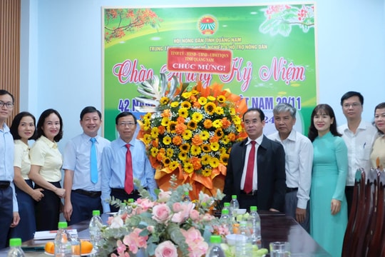 Phó Chủ tịch UBND tỉnh Trần Anh Tuấn thăm các cơ sở giáo dục nhân ngày Nhà giáo Việt Nam