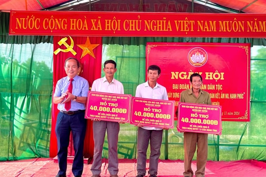 Duy Xuyên: Trao hỗ trợ xóa nhà tạm cho 154 hộ tại ngày hội Đại đoàn kết