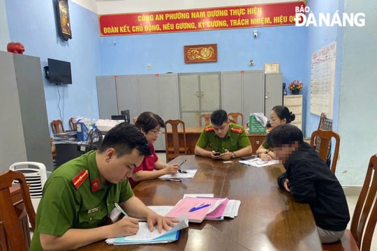 Công an hỗ trợ người dân nhận lại 95 triệu đồng do chuyển khoản nhầm