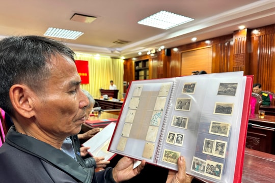 Bàn giao di vật, kỷ vật của liệt sĩ, bộ đội đi B cho thân nhân tại Quảng Nam