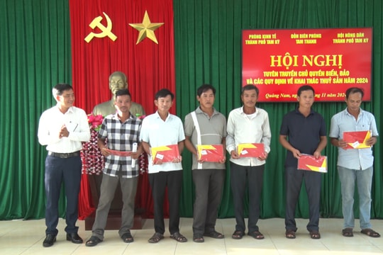 Tuyên truyền nâng cao kiến thức pháp luật cho ngư dân Tam Kỳ