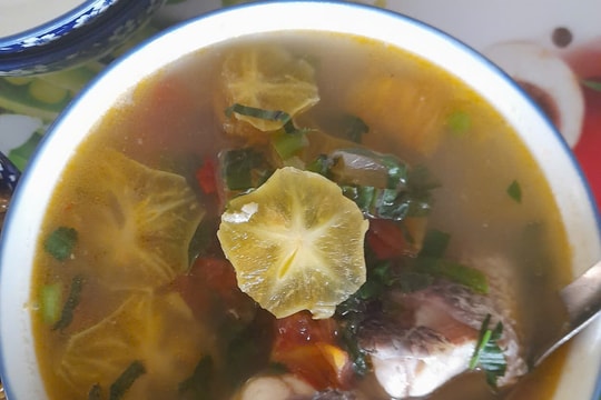 Mùa khế rụng trong vườn