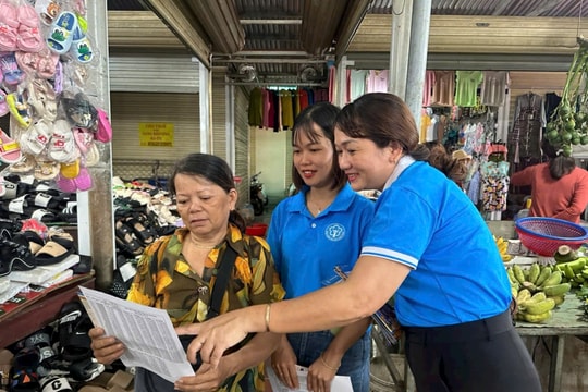 Ngành bảo hiểm xã hội Quảng Nam đưa chính sách an sinh đến chợ