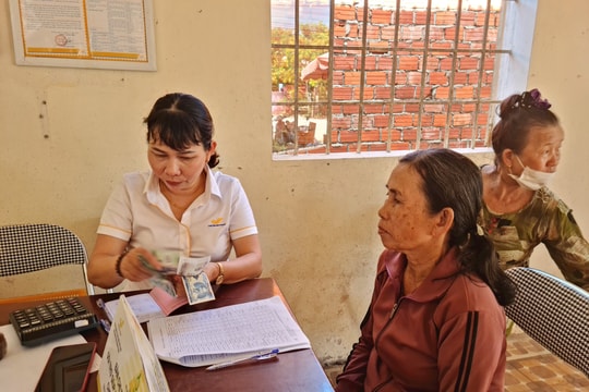 Bộ LĐ-TB&XH trả lời cử tri Quảng Nam về chi trả chính sách không dùng tiền mặt