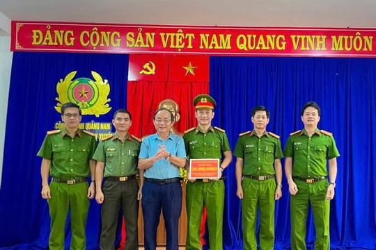Khen thưởng Công an huyện Duy Xuyên khám phá nhanh vụ trộm cắp tại lăng Bà Thu Bồn