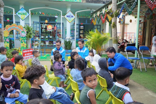 Tuổi trẻ Quảng Nam tình nguyện về xã Mà Cooih