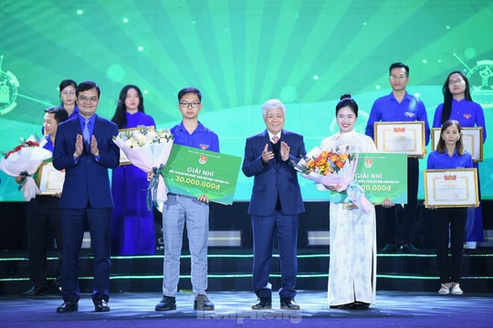 Một thanh niên Quảng Nam nhận Giải thưởng Lương Định Của năm 2024