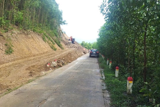 Hạn chế lưu thông ban đêm để sửa chữa quốc lộ 14H qua Nông Sơn