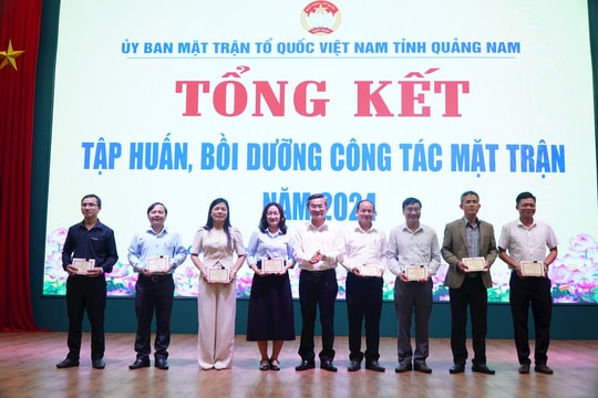 Gần 300 đại biểu hoàn thành lớp bồi dưỡng công tác Mặt trận