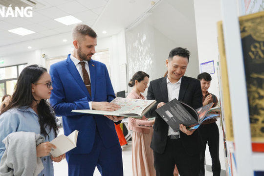 Trường Đại học Sư phạm tiếp nhận "Góc sách Ba Lan"