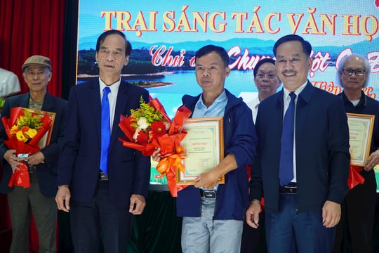 53 tác phẩm được trao chứng nhận tại Trại sáng tác văn học - nghệ thuật huyện Hiệp Đức