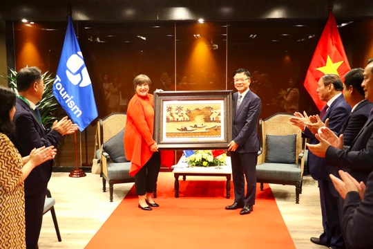 Phó Thủ tướng Lê Thành Long tiếp xã giao Phó Tổng Thư ký Tổ chức Du lịch Liên hợp quốc