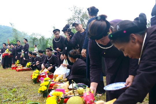 Độc đáo lễ hội lồng tồng