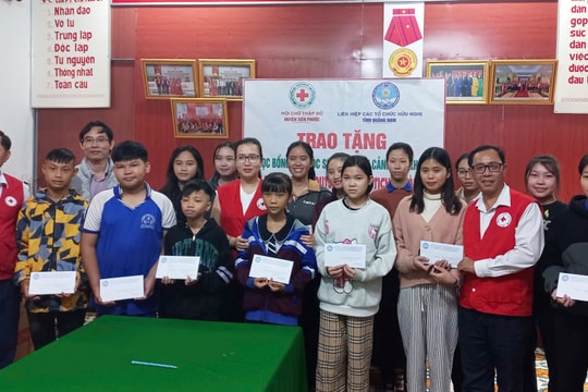 Trao hơn 55 triệu đồng học bổng cho học sinh, sinh viên huyện Tiên Phước