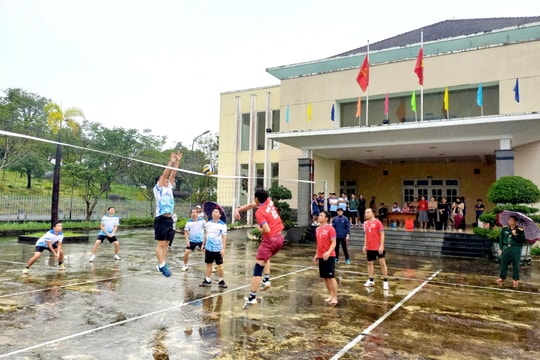 Quế Sơn tổ chức giải bóng chuyền chào mừng Ngày thành lập Quân đội nhân dân Việt Nam