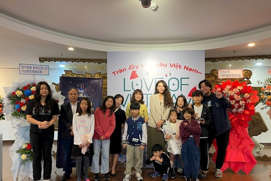 Triển lãm tranh của tác giả Hàn Quốc về "Tình yêu Việt Nam"