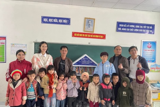 Hoa hậu Huỳnh Trần Ý Nhi trao tặng dự án sửa trường học tại Nam Trà My