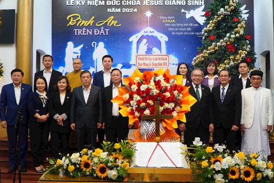 Lãnh đạo Ủy ban MTTQ Việt Nam tỉnh Quảng Nam thăm, chúc mừng Lễ Giáng sinh năm 2024