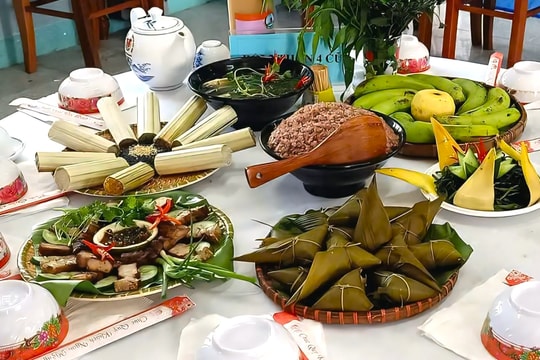 Đồng bào Co xã Trà Nú giữ trọn hương vị gạo đỏ Ra Ma