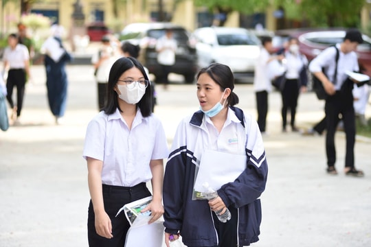 Thi tốt nghiệp THPT năm 2025: Giảm môn thi, tăng điểm học bạ