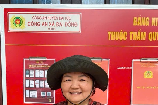 Nhặt rùa quý hiếm trên đường đi làm, người dân đem đến công an giao nộp