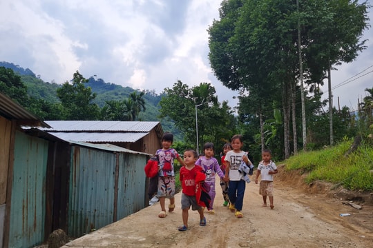 Phê duyệt danh sách thôn, xã vùng đồng bào dân tộc thiểu số và miền núi