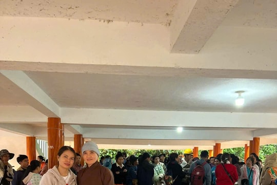 Trao 230 suất quà cho hộ gia đình khó khăn xã Trà Leng