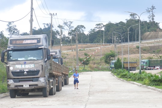 Tổng lượng hàng hóa xuất nhập khẩu qua Cửa khẩu quốc tế Nam Giang tăng đột biến