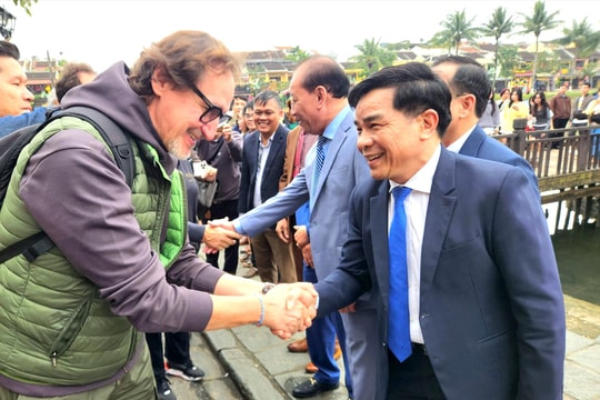 Chủ tịch UBND tỉnh Lê Văn Dũng: “Đồng bộ, quyết liệt hành động để thúc đẩy tăng trưởng kinh tế năm 2025”