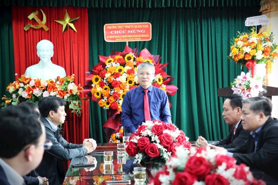 Đồng chí Nguyễn Đức Dũng thăm, chúc mừng Ban Nội chính Tỉnh ủy nhân ngày truyền thống ngành