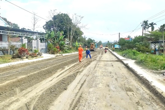 Khẩn trương khắc phục hư hỏng trên quốc lộ 14E