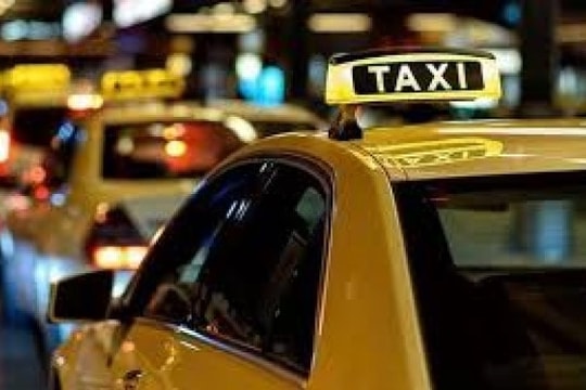 Lái xe taxi phải lập hóa đơn điện tử cung cấp cho hành khách khi kết thúc hành trình