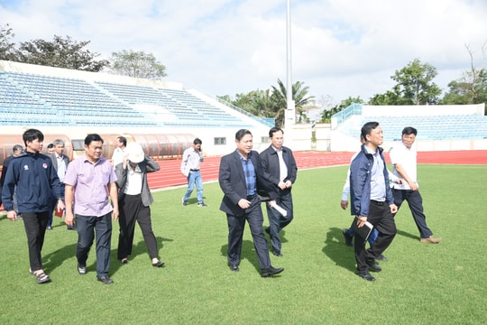 Chậm nhất đến 15/1/2025 hoàn thành sân vận động Tam Kỳ