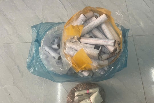 Công an xã Bình Triều vận động một thiếu niên giao nộp 151 viên pháo nổ tự chế