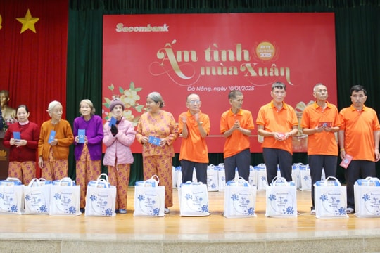 Sacombank chi nhánh Sông Hàn mang "Ấm tình mùa Xuân" đến các hoàn cảnh khó khăn