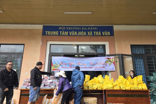 "Chợ tết 0 đồng" ấm lòng đồng bào vùng cao Nam Trà My