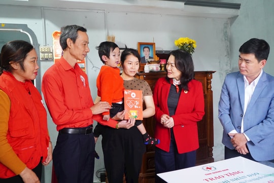 Lãnh đạo Trung ương Hội Chữ thập đỏ Việt Nam thăm, tặng quà tết tại Quảng Nam