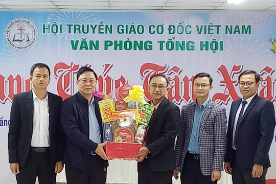 Lãnh đạo Mặt trận tỉnh Quảng Nam thăm, chúc tết cơ sở tôn giáo