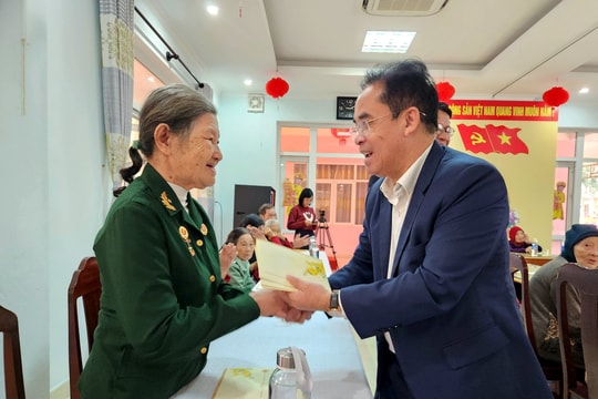 Phó Chủ tịch UBND tỉnh Trần Anh Tuấn thăm, tặng quà tết tại các trung tâm bảo trợ xã hội