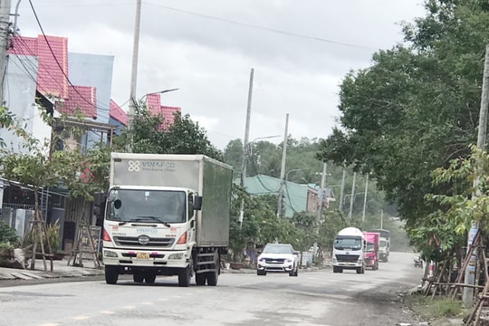 Đường ĐH2 xuống cấp, tai nạn giao thông rình rập