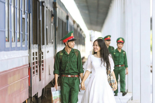 Trên con tàu về lại quê hương...