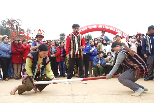 Ấm lòng vùng biên Tây Giang