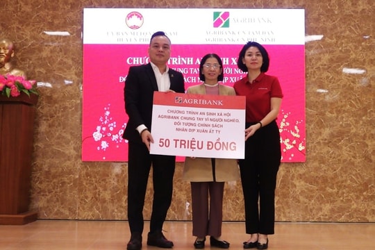 Trao 100 suất quà tết cho người nghèo, đối tượng chính sách huyện Phú Ninh