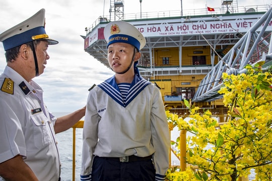 Chúc Tết bà con Quảng Nam từ Nhà giàn DK1