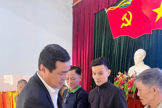 Trao quà tết đến người nghèo tại Đại Lộc và Tam Kỳ