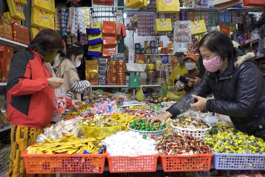 Bánh kẹo Tết 2025 bình ổn giá, đa dạng mẫu mã