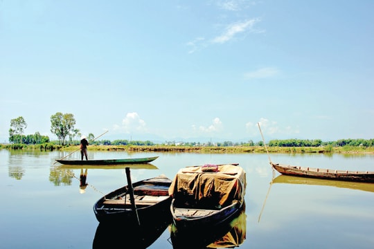 Bến hiền, thuyền đậu...