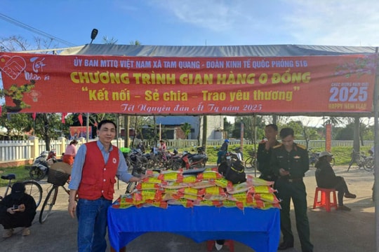 Xã biển Tam Quang tổ chức “Gian hàng 0 đồng", tặng quà người nghèo dịp Tết Ất Tỵ
