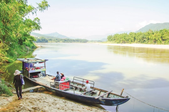 Về ngang bến sông...